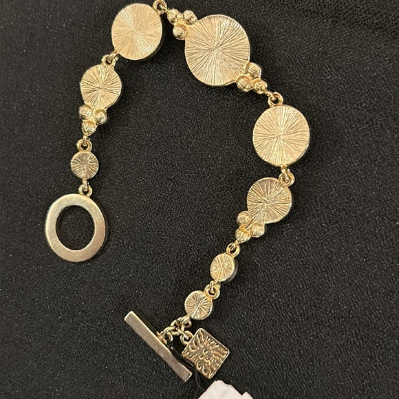 Anne Klein Green & Gold Bracelet. NEW - Picture 7 of 14